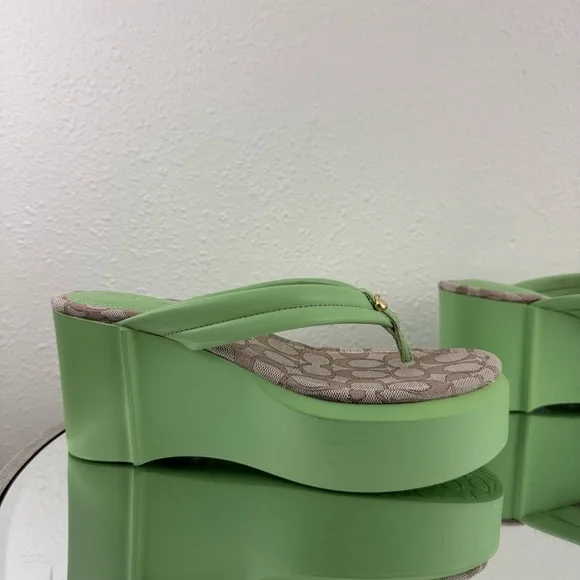 !SOLD! COACH Pistachio Green Leather Y2K Franki Monogram Platform Flip Flops - Picture 4 of 12
